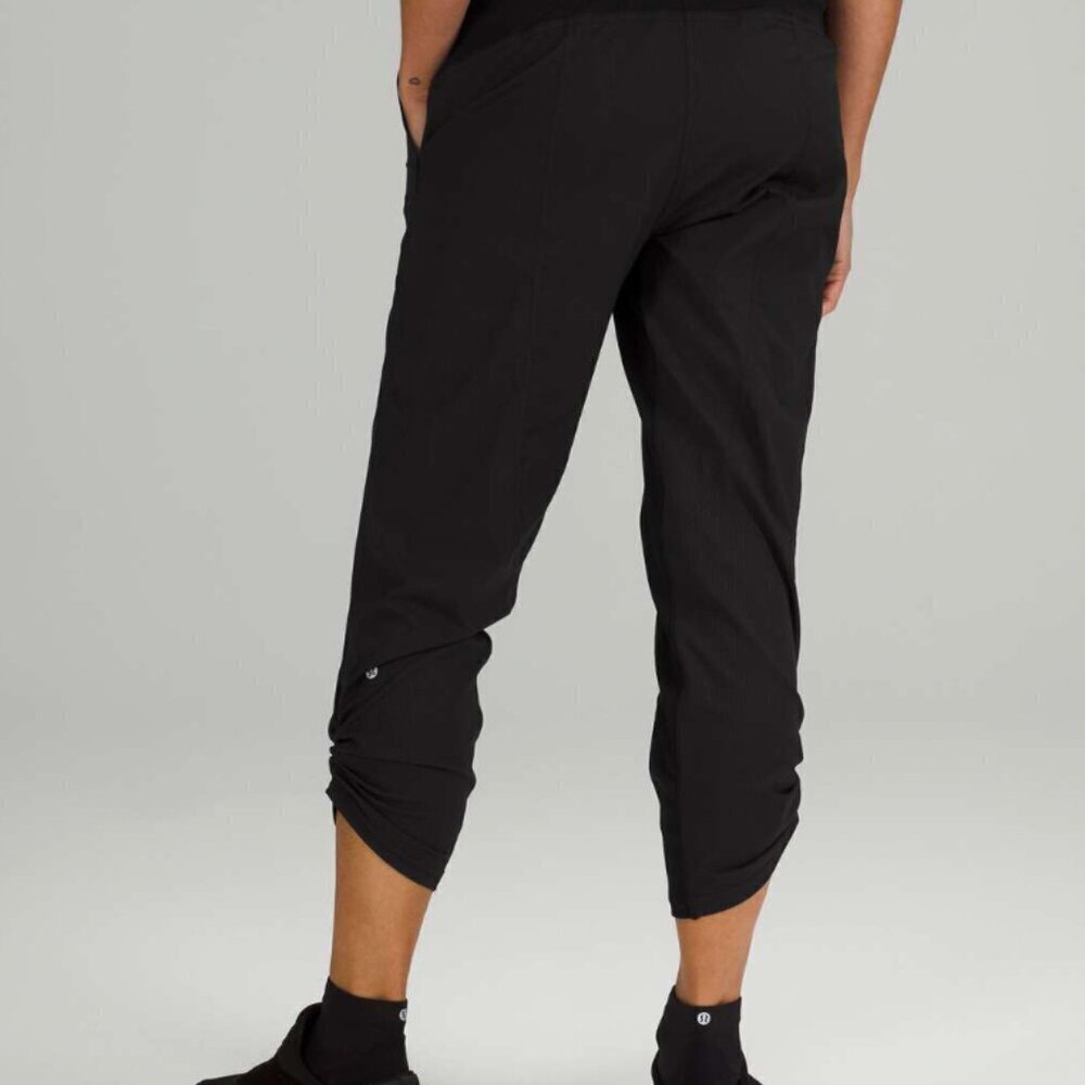 Lululemon Women's Dance Studio Mid-Rise Crop 25" Black Size 10 - Picture 2 of 9